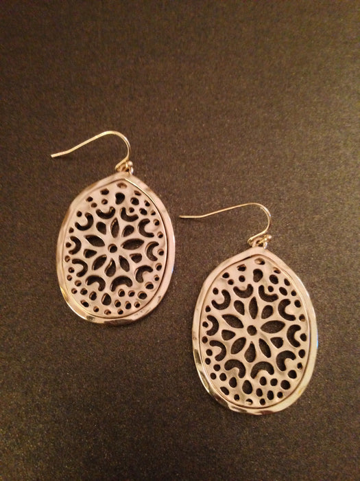 Hammered Floral Cutout Earring
