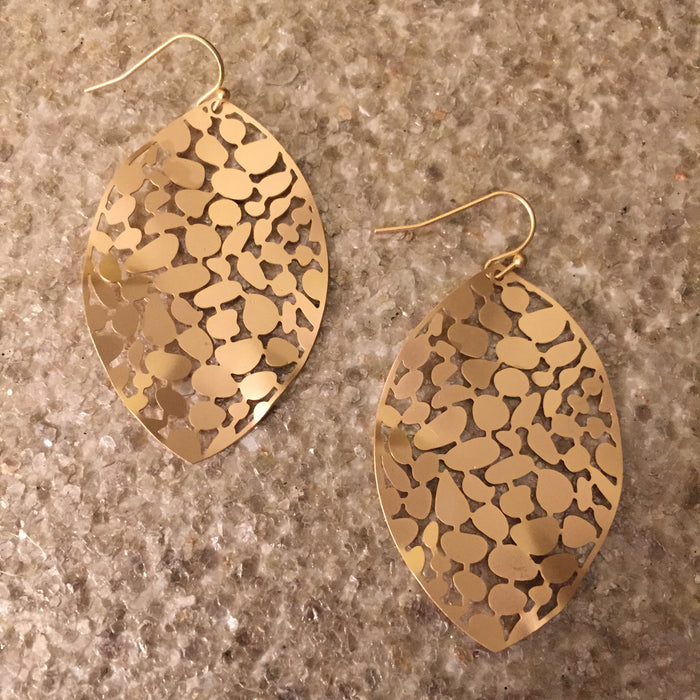 Cutout Mosaic Leaf Earring (Gold)