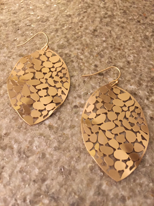 Cutout Mosaic Leaf Earring (Gold)