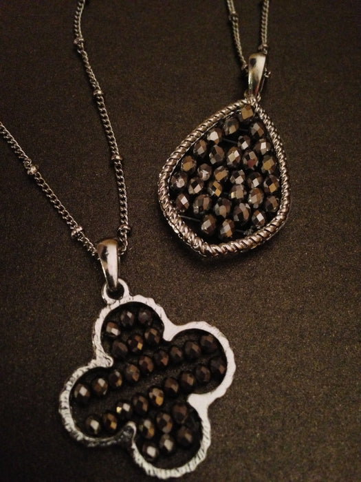 Seed Bead Clover Pendant Necklace (Silver)