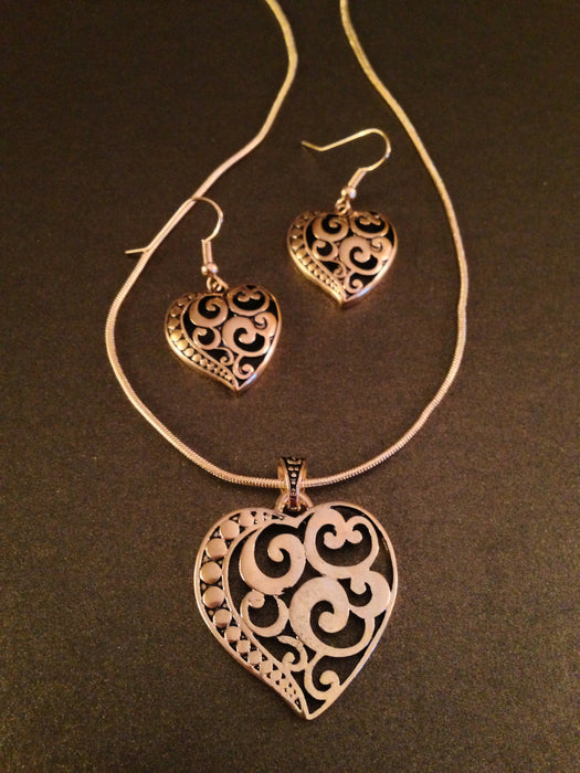 Metal Heart Design Charm Necklace Set